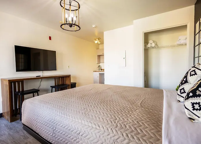 Pool & Gym Access For 2 Apartment *