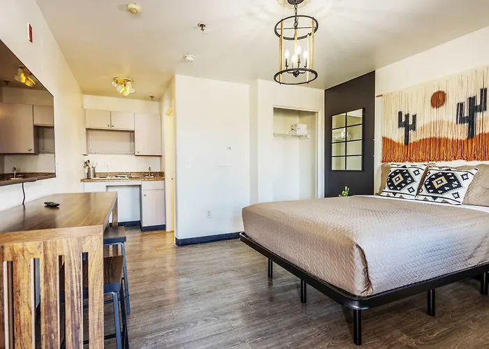 Pool & Gym Access For 2 Apartment