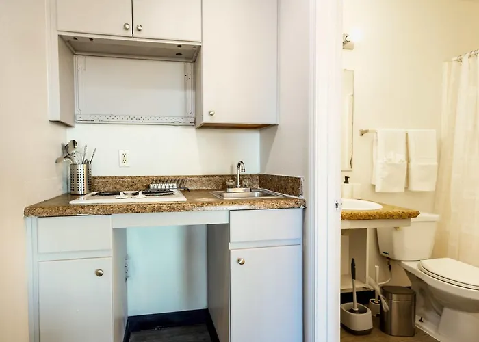 Pool & Gym Access For 2 Apartment
