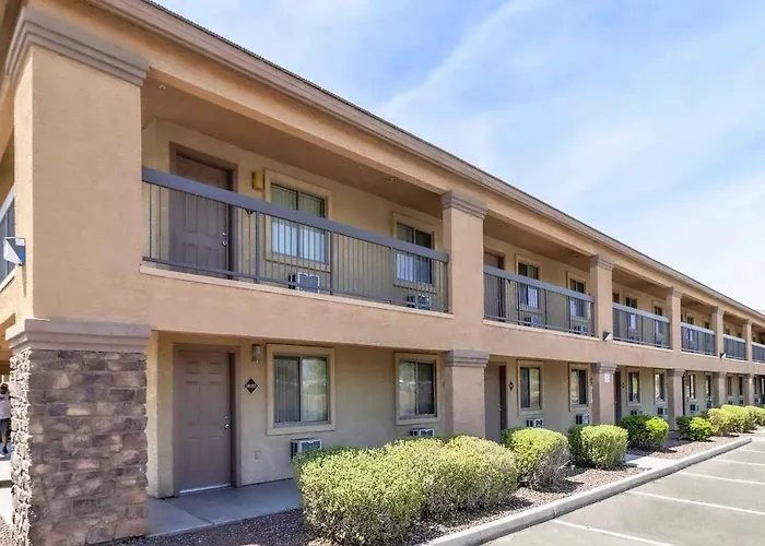 Pool & Gym Access For 2 Apartment