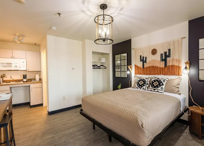 Pool & Gym Access For 2 Apartment