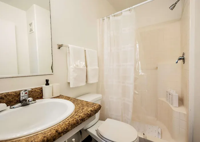 Pool & Gym Access For 2 Tolleson