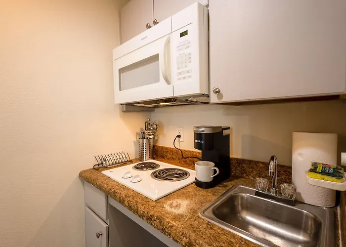 Pool & Gym Access For 2 Apartment *