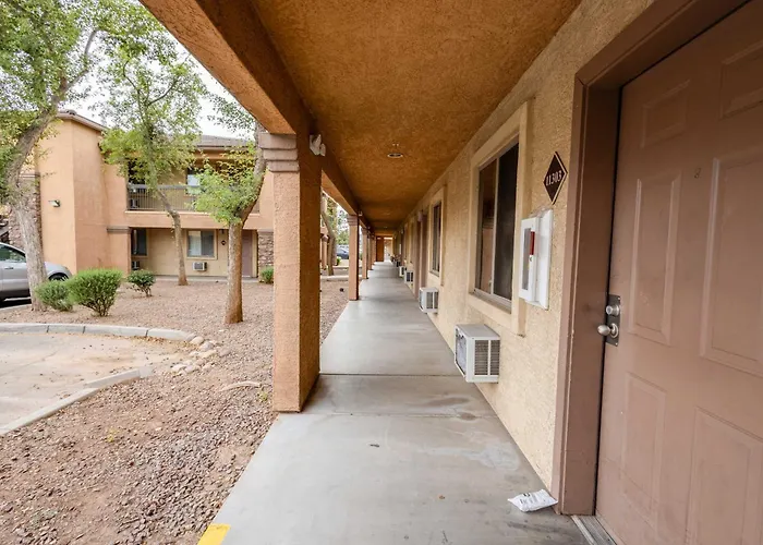 Pool & Gym Access For 2 * Tolleson