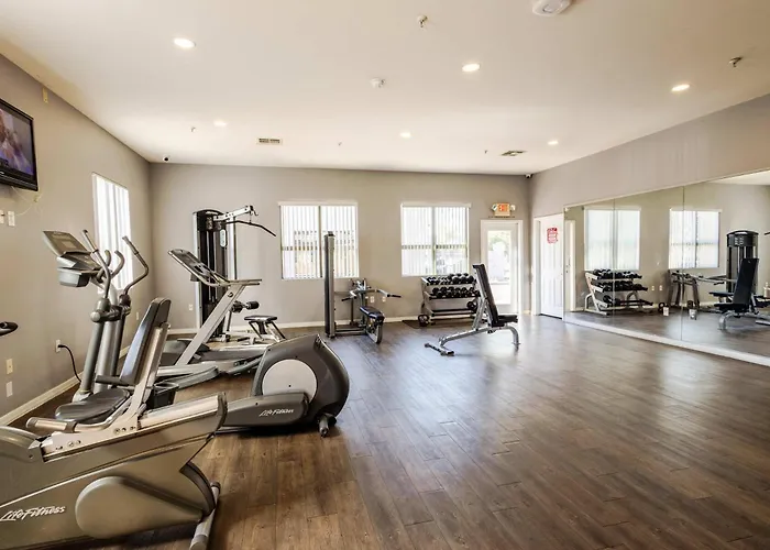 Pool & Gym Access For 2 Apartment