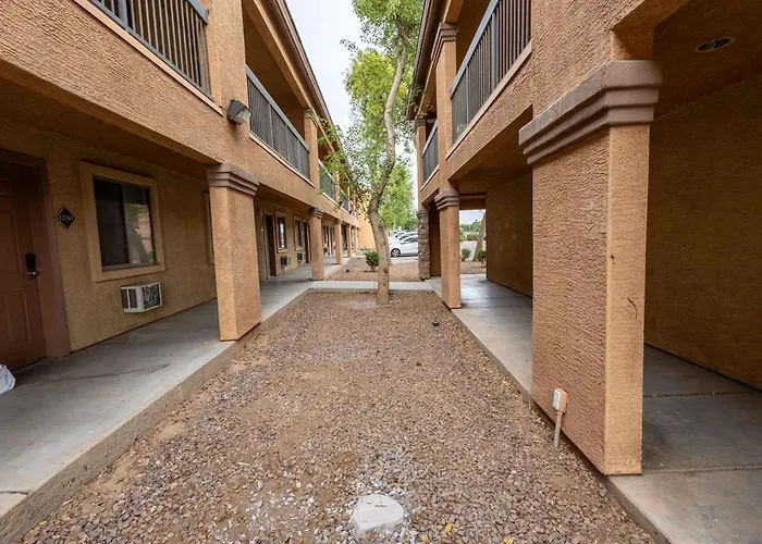Apartment Pool & Gym Access For 2